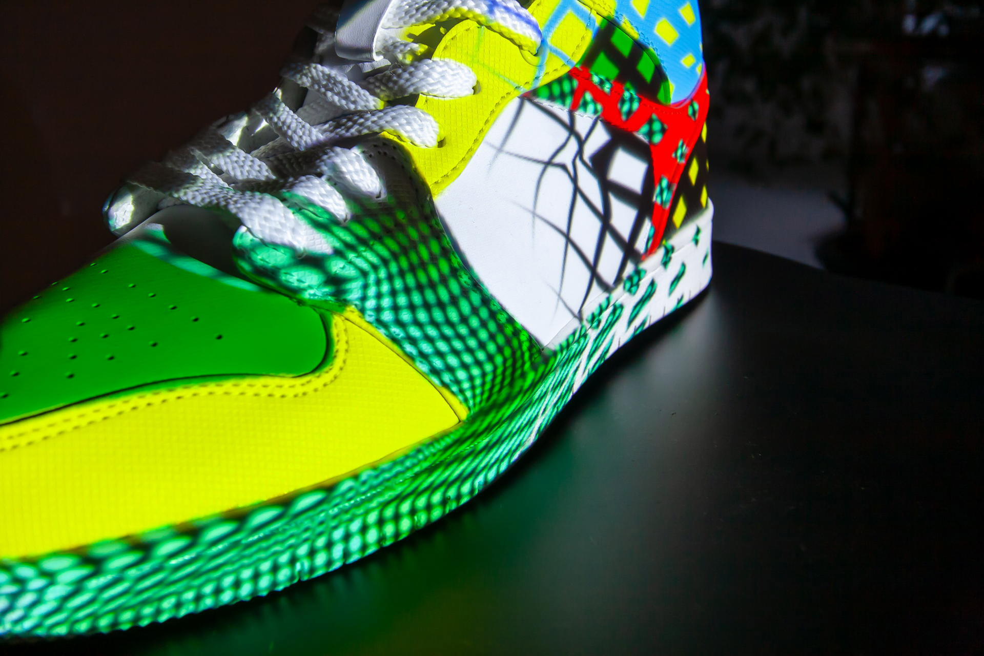 Sneaker_Vase_Projection_pong_li_6